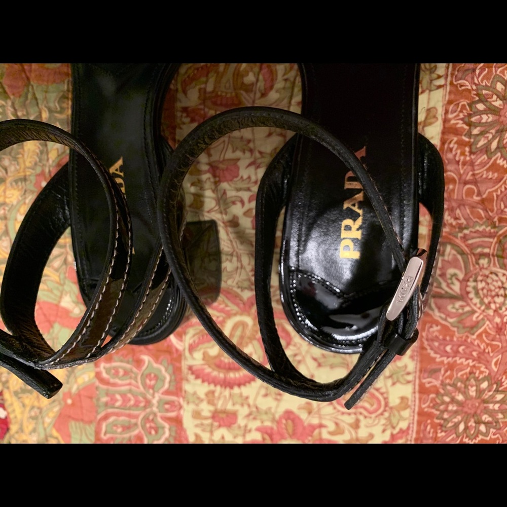 Prada Sandals!! Beautiful , very good conditions. Come with the original bag. - Picture 5 of 6